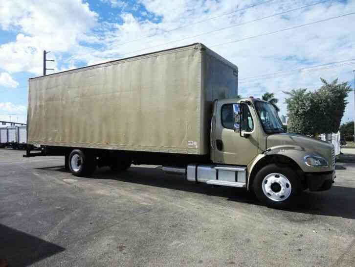 Freightliner BUSINESS CLASS M2 106 28FT DRY BOX TRUCK. CARGO TRUCK . . 109in (2015)