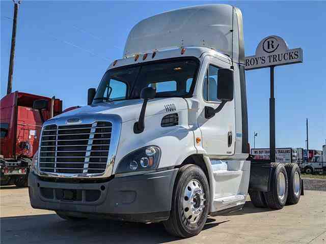 Freightliner Cascadia 653 Miles White Automatic (2015)