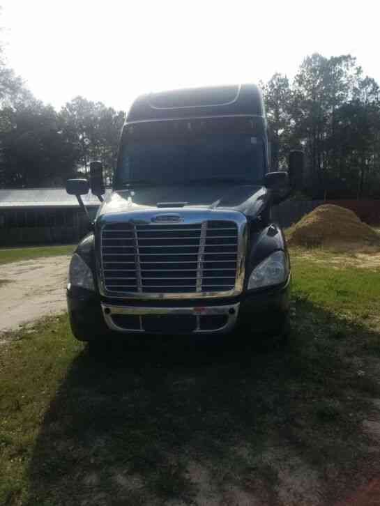 Freightliner CA125SLP (2015)