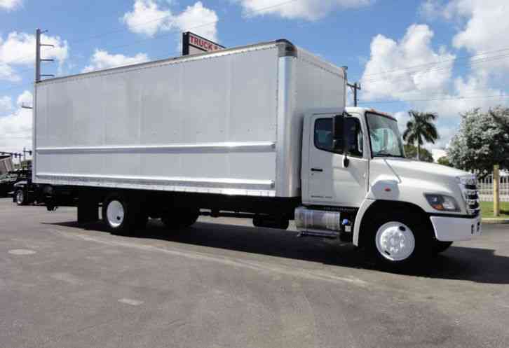 HINO 268 26FT DRY BOX TRUCK . CARGO TRUCK WITH LIFTGATE (2015)