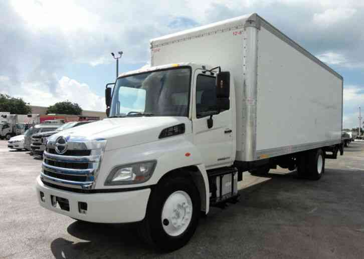 HINO 268A 26FT DRY BOX TRUCK. CARGO TRUCK WITH LIFTGATE (2015) : Van