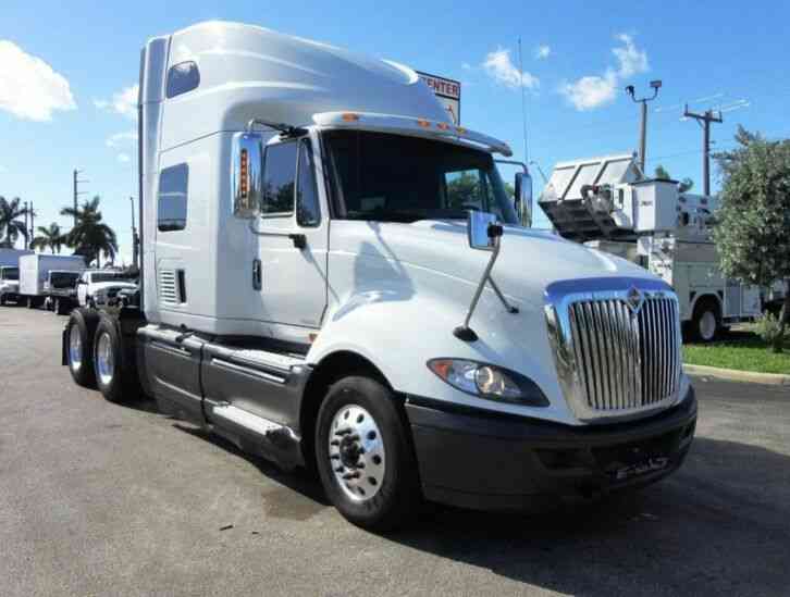 International PROSTAR LF627 TANDEM AXLE SLEEPER TRACTOR TRUCK (2015)