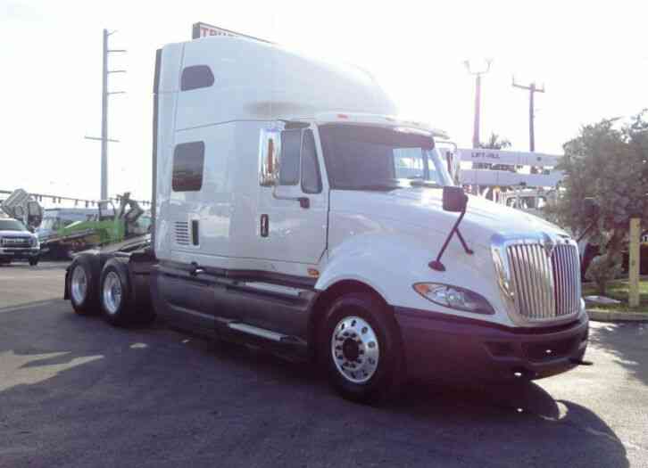 International PROSTAR LF627 TANDEM AXLE SLEEPER TRACTOR TRUCK (2015)