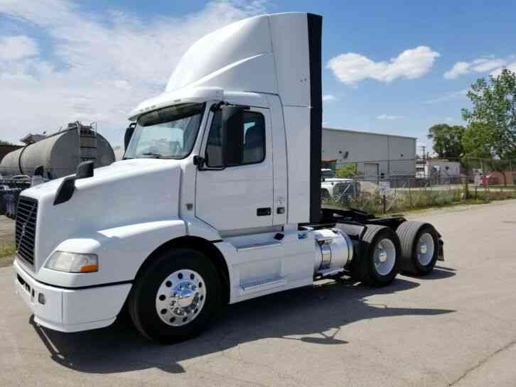 Volvo Day Cab 360K Miles 12 speed Automatic VNM64T One Owner Super Clean (2015)