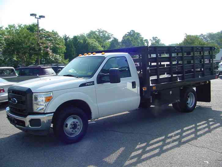 Ford F350 SUPERDUTY 12' STAKEBODY 74K MILES (2016)