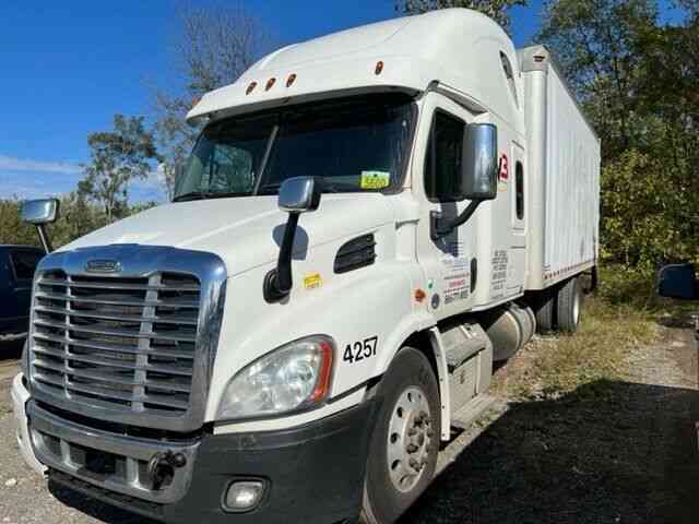 Freightliner Cascadia Expediter Straight Truck DD13. (2016)