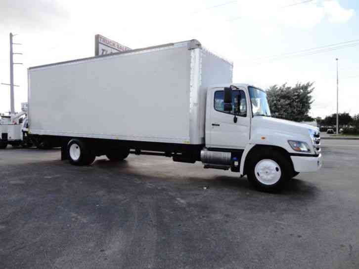 HINO 268A 26FT DRY BOX TRUCK . CARGO TRUCK WITH LIFTGATE (2016)