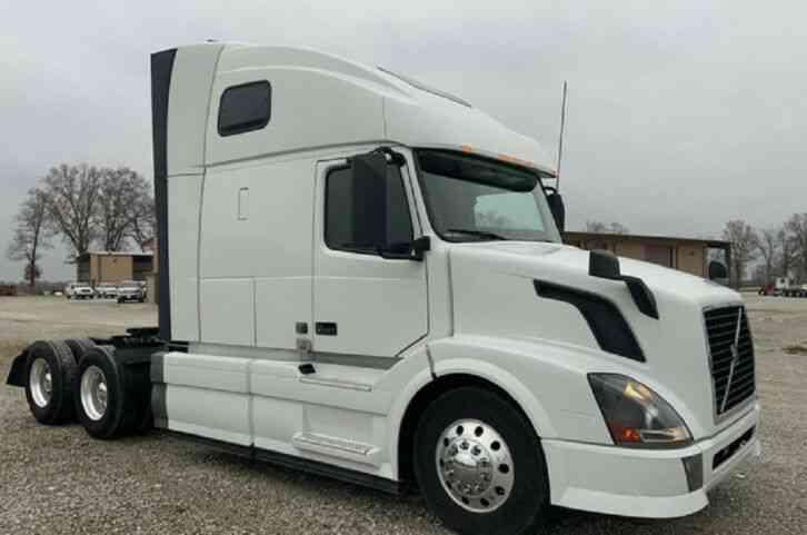 Volvo VNL 6x4 (2016)