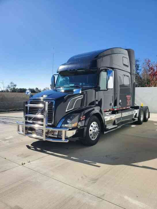 Volvo VNL 780 (2016) Sleeper Semi Trucks