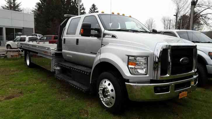 North East Ford proudly offers this Absolutely gorgeous 2017 Ford F650. 