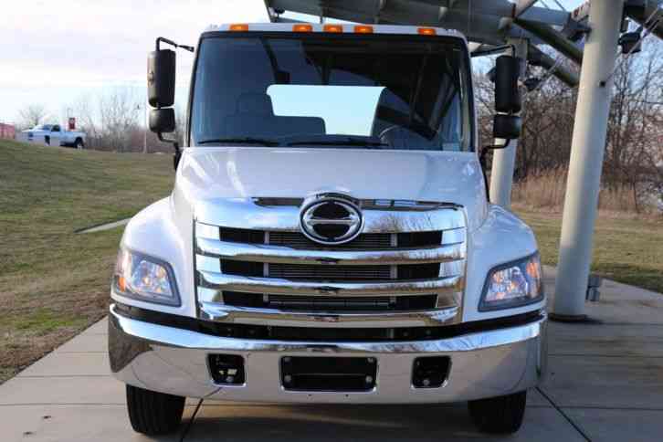 hino-258-2017-flatbeds-rollbacks