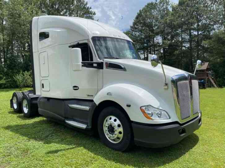 Kenworth T680 ONLY 230, 000 miles (2019)