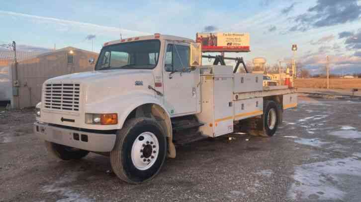 International 4700 Flatbed Truck (1999)