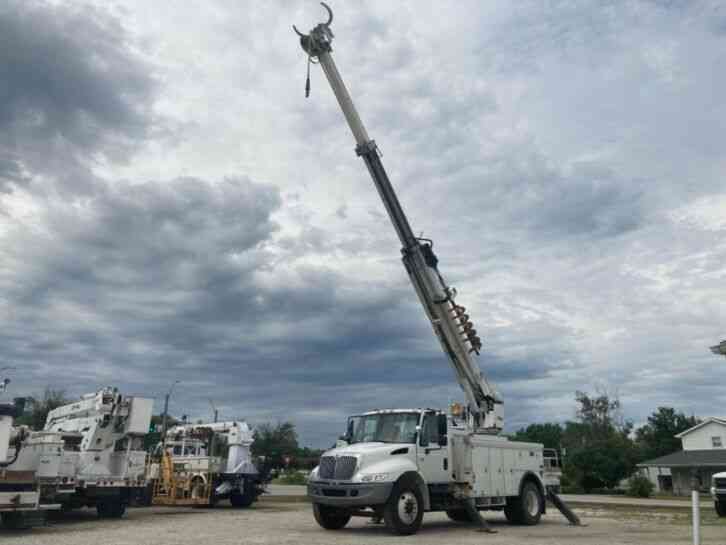 International 4400 Digger Derrick (2005)