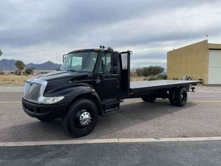 International 4300 24' Flatbed DT466 Automatic AirRide 69k Miles (2006)