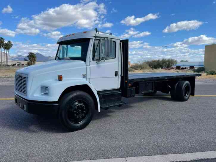 Freightliner FL70 CAT 20' FLATBED 64K MILES AUTOMATIC (2001)