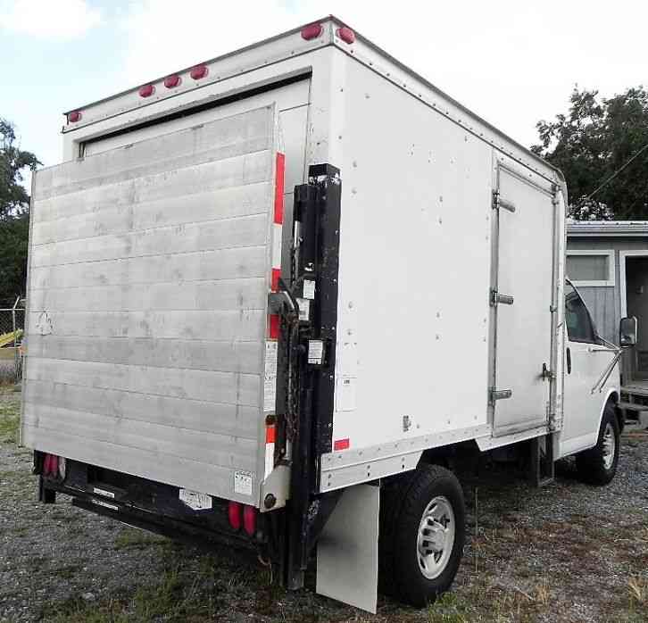 Chevrolet Express Cutaway 3500 Box truck (2006)