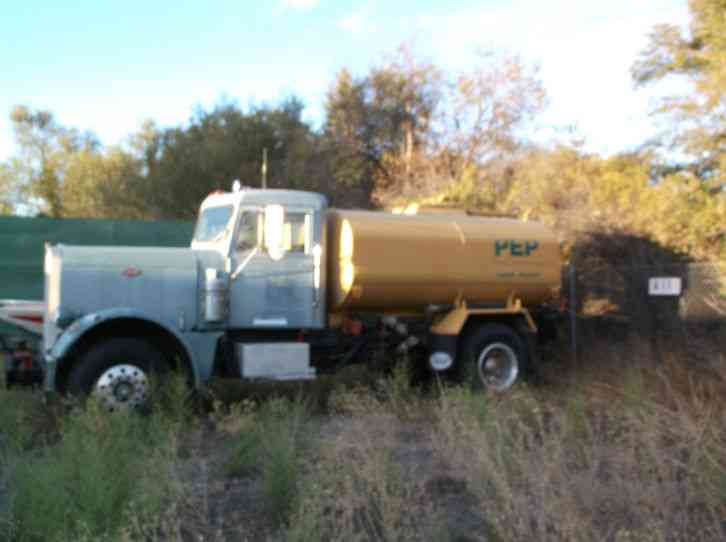 Peterbilt 2000 gallon water truck (1967)