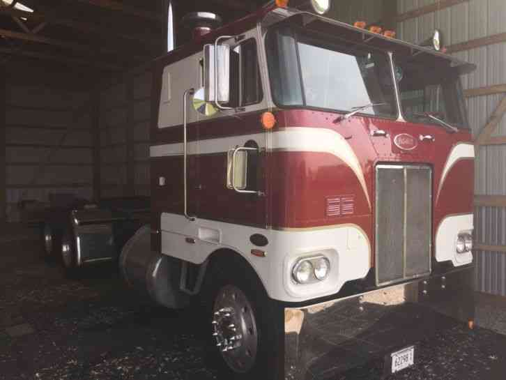 Peterbilt 1979 Sleeper Semi Trucks