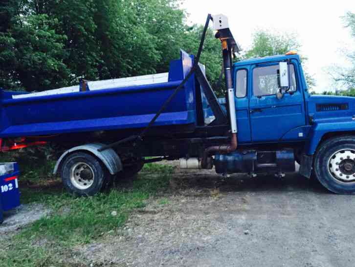 88 MACK MIDLINER 300 HOOK LIFT TRUCK, MULTI LIFT, 2 BINS, ROLL UP