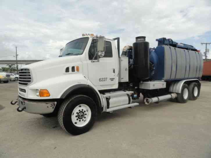 Sterling® Trucks L9500 (2009)