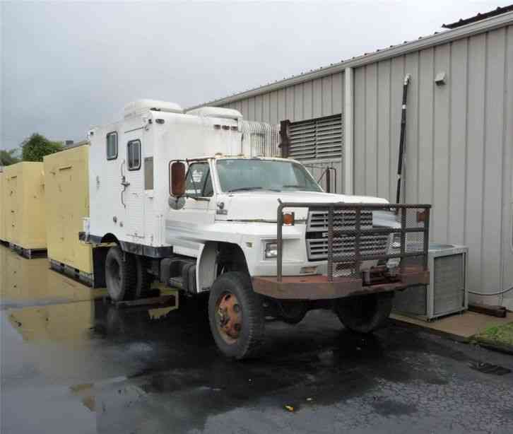 Ford F-600 DIESEL w/ Mounted Oilfield Field Survey Dogh (1981)