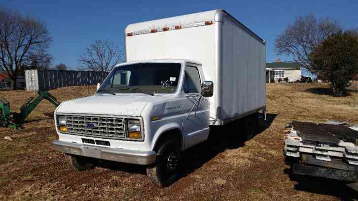Ford box truck 18ft (1988)