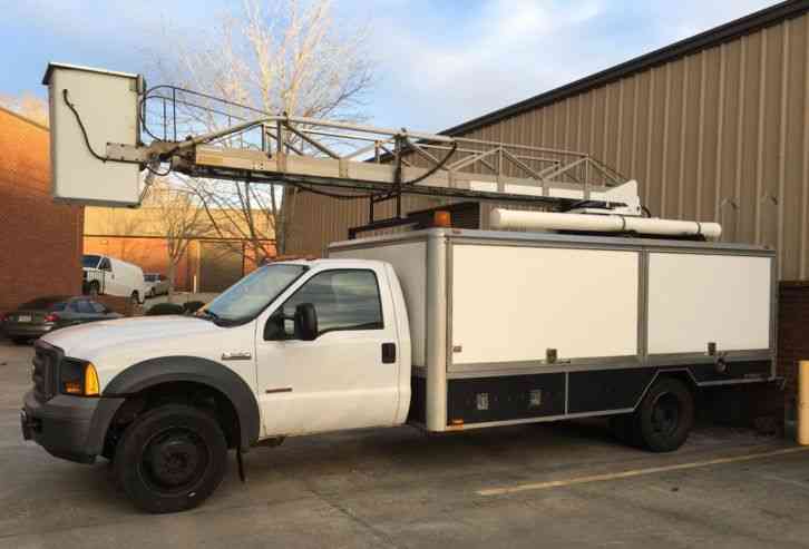 Ford Bucket Truck 42ft Ford F550 Turbo Diesel Omnivan (2005)