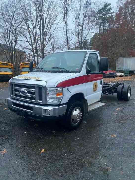 Ford E-450 Super Duty (2012)