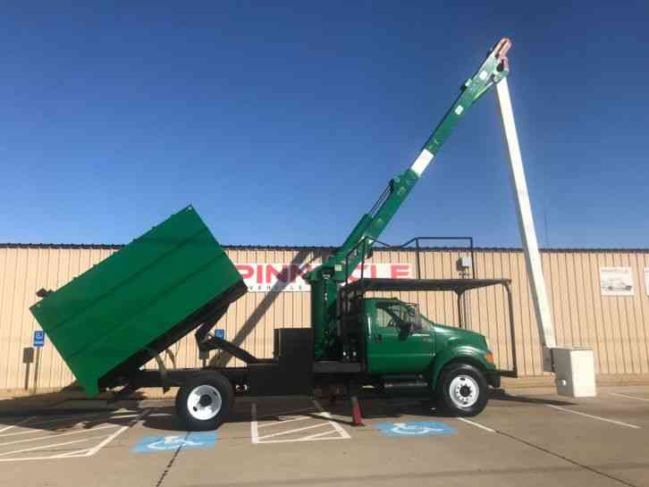 Ford F750 CHIPPER TRUCK (2004)