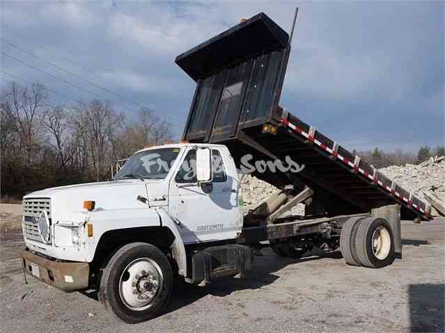 Ford F-700 (1990)