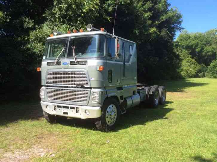 Ford CL 9000 1985 Sleeper Semi Trucks