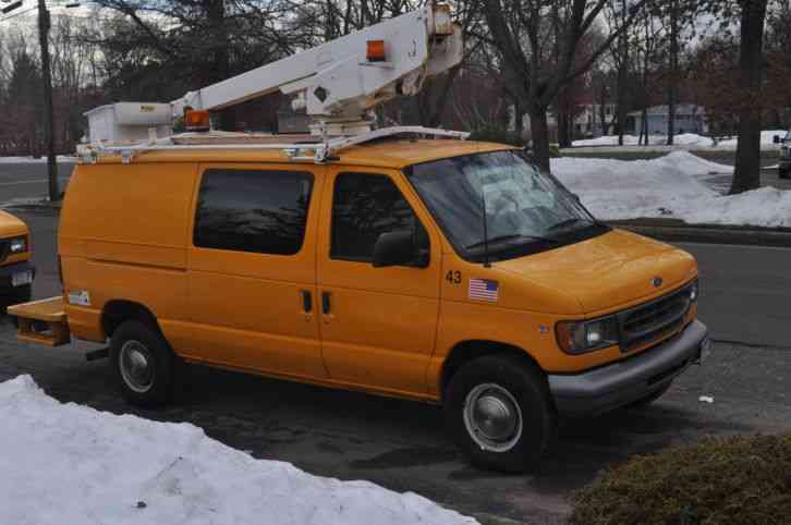 Ford E-350 (2000)