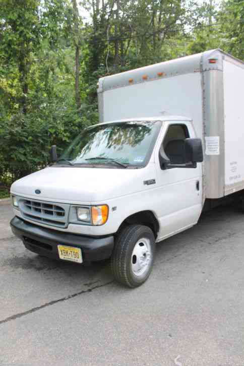 1999 Ford e350 cube truck #2
