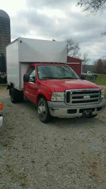 Ford f-350 with 11 foot Box V10 Engine (2005)