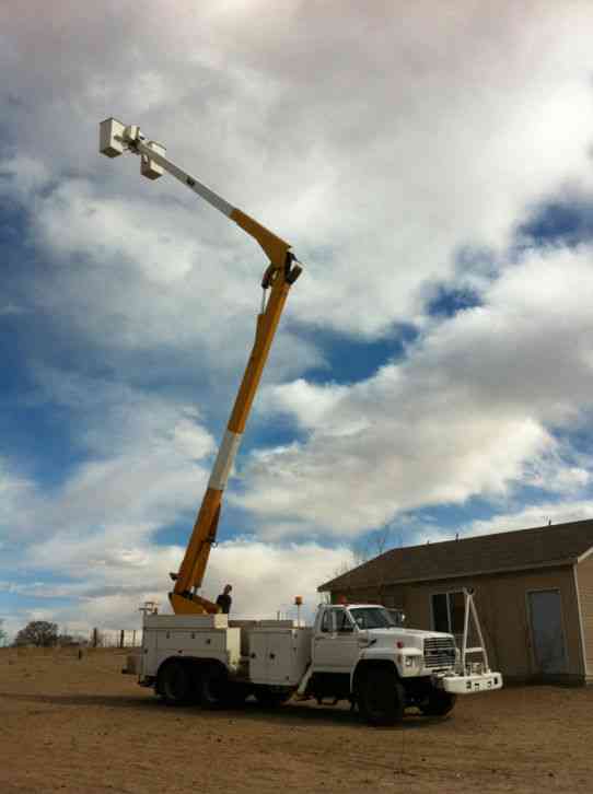 Ford F800 Diesel 65 foot boom truck (1992)