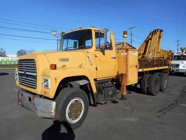 FORD LT8000 KNUCKLEBOOM CRANE TRUCK (1988)