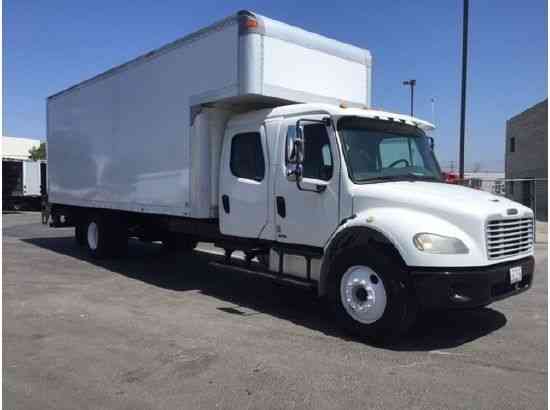 Freightliner CREW CAB BOX TRUCK w LIFTGATE AUTOMATIC HIGH CUBE DIESEL, 26, 000# gvwr CDL (2006)