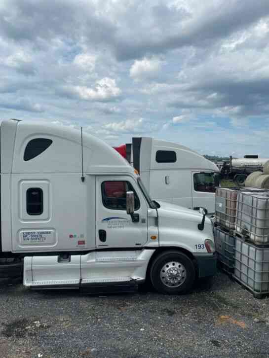 freightliner cascadia 2012. Well maintained. Engine is not working. Local pickup