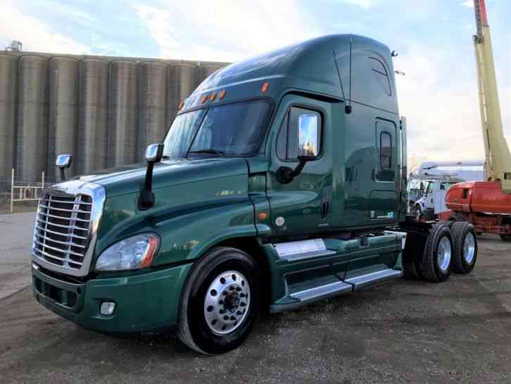 Freightliner CASCADIA SLEEPER TRACTOR TRUCK (2012)