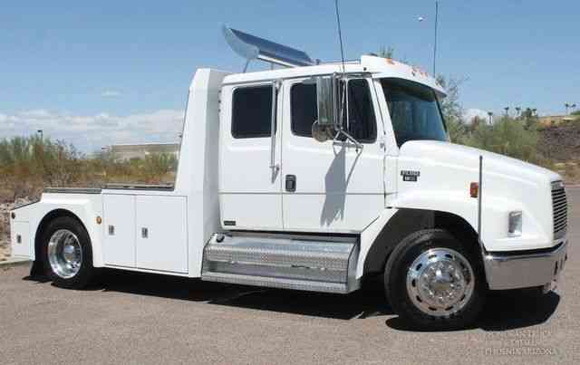 Freightliner 330HP CAT DIESEL ALLISON 6spd LOW MILES (2001)