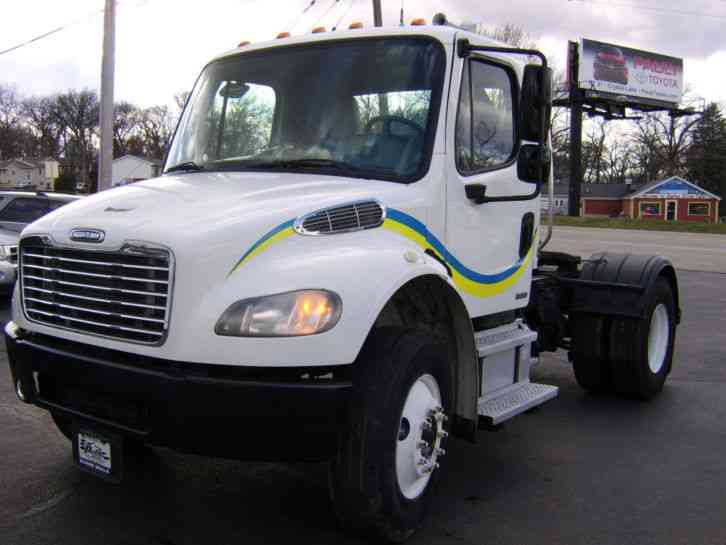 Freightliner HEAVY DUTY M2 (2005)