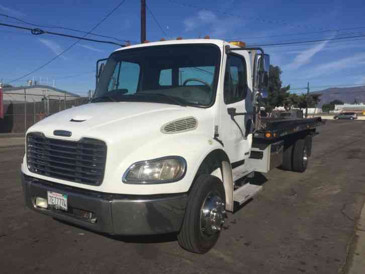 Freightliner M2-106 MEDIUM DUTY (2004)