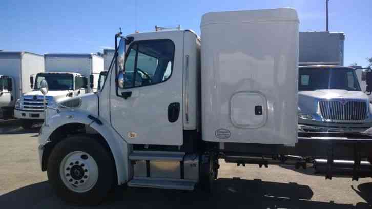 Freightliner M2 sleeper truck- 5th wheel gooseneck hitch- UNDER CDL-26K gvwr- LOW MILE- BOXES AVAILAB (2013)