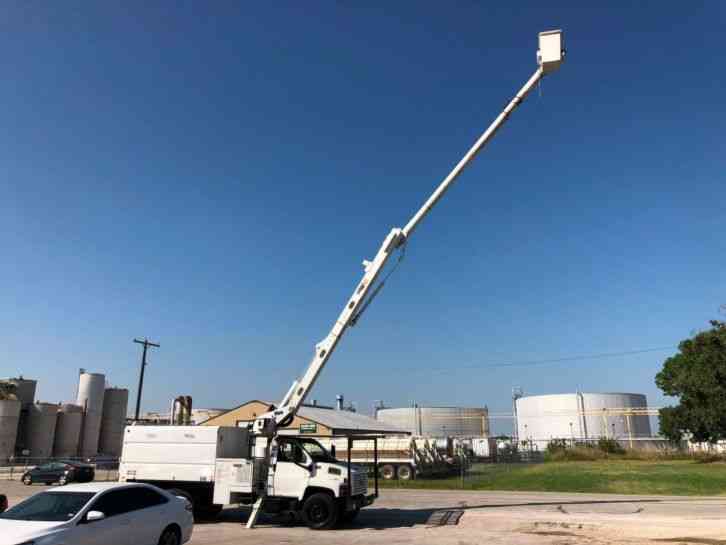 GMC C7500 FORESTRY BUCKET TRUCK (2006)