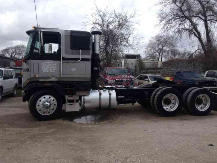 GMC Astro 9500 (1980) : Sleeper Semi Trucks