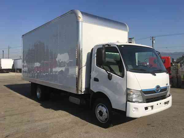 Hino 195H 20ft box truck high cube new tires HYBRID-5. 0L diesel 4cyl 200hp(PRIUS OF THE TRUCKS) (2013)
