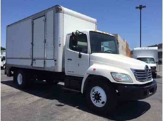 HINO 268A box truck -6sp manual with LIFTGATE, SIDE DOOR - 26, 000# gvwr UNDER CDL (2007)