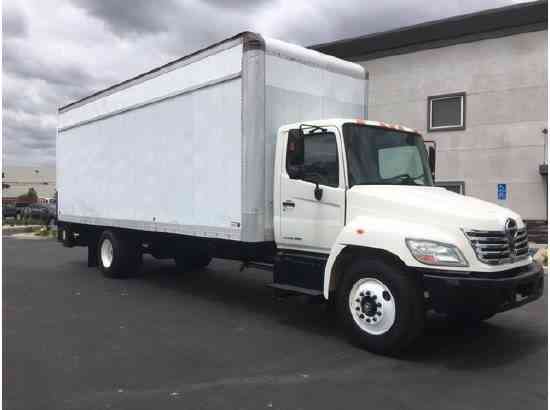 Hino 26ft Dry Box Truck High Cube Liftgate, with 2500 LBS Lift Gate (2007)