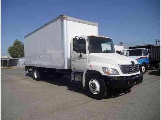 HINO 268A 24FT BOX TRUCK W/ LIFTGATE FURNITURE FREIGHT DELIVERY AIR RIDE 26, 000# GVWR (2009)